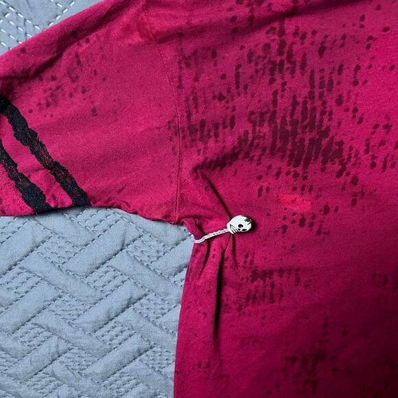 Affliction T-Shirt Y2K Small Crimson Embellish Rhinestone Wings Fleur de Lis Emo - Picture 7 of 9